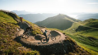 Bier fahren über die Bikestrecke am Berg in Saalbach | © saalbach.com, Moritz Ablinger