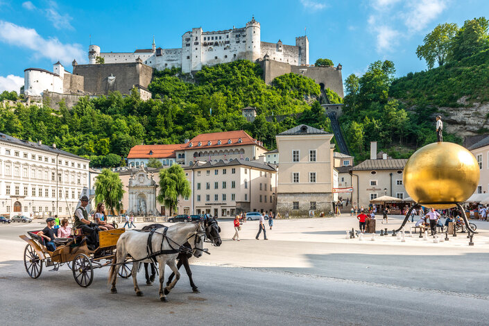 Pferdekutsche am Kapitelplatz in Salzburg | © Tourismus Salzburg, Foto: Breitegger Günter 